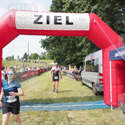 21.06.2025 - 27. Vierlanden-Triathlon MichiJ http://msf.ph/oto/8021660 15.06.2026 11:36:56 Ziel 468, 555 meine-sportfotos.de