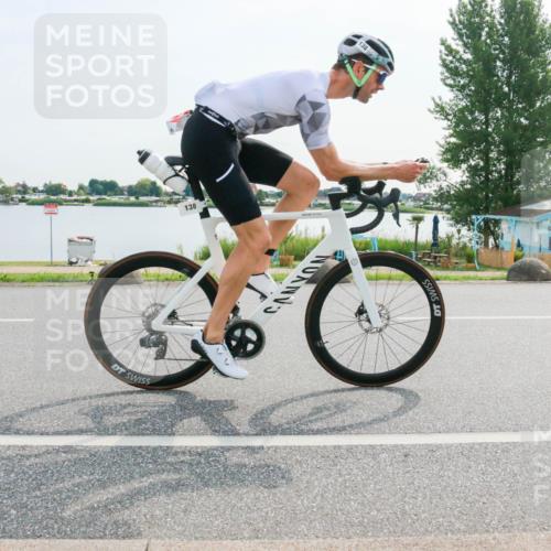 15.06.2025 - 27. Vierlanden-Triathlon H.Heesch http://msf.ph/oto/8021676 15.06.2025 09:53:51 Radfahren 135, 138 meine-sportfotos.de