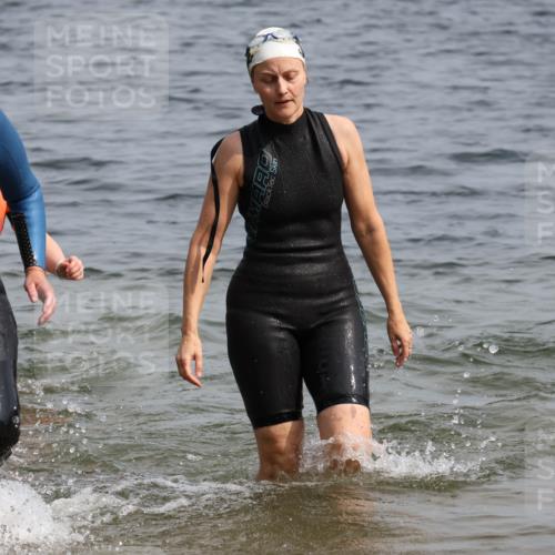15.06.2025 - 27. Vierlanden-Triathlon Lena Gebhardt http://msf.ph/oto/8021682 15.06.2025 10:19:00 Schwimmen 478, 498, 543 meine-sportfotos.de