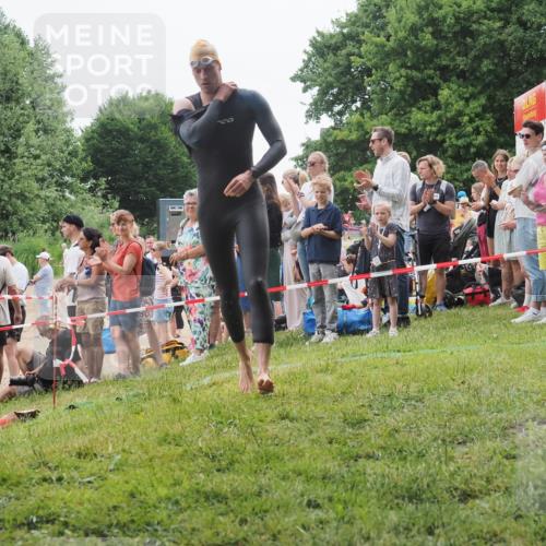 15.06.2025 - 27. Vierlanden-Triathlon KatJ http://msf.ph/oto/8021685 15.06.2025 10:53:11 Schwimmen 638 meine-sportfotos.de