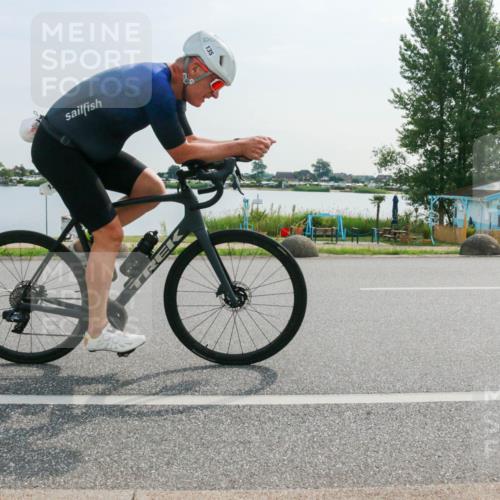 15.06.2025 - 27. Vierlanden-Triathlon H.Heesch http://msf.ph/oto/8021686 15.06.2025 09:53:53 Radfahren 135, 138 meine-sportfotos.de