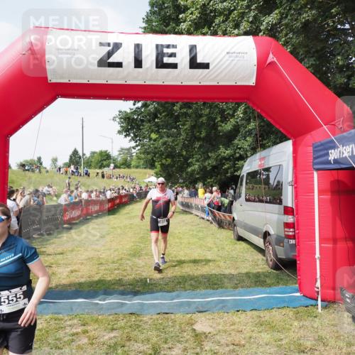21.06.2025 - 27. Vierlanden-Triathlon MichiJ http://msf.ph/oto/8021687 15.06.2026 11:36:57 Ziel 468, 555 meine-sportfotos.de