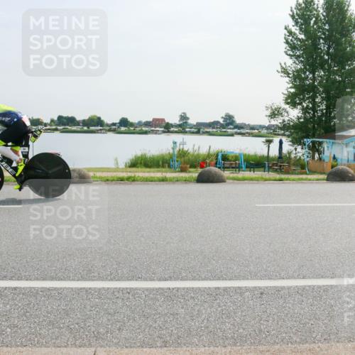 15.06.2025 - 27. Vierlanden-Triathlon H.Heesch http://msf.ph/oto/8021733 15.06.2025 09:54:20 Radfahren 30, 64, 94, 248 meine-sportfotos.de
