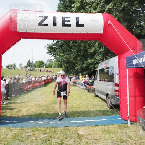 21.06.2025 - 27. Vierlanden-Triathlon MichiJ http://msf.ph/oto/8021739 15.06.2026 11:36:58 Ziel 468, 555 meine-sportfotos.de
