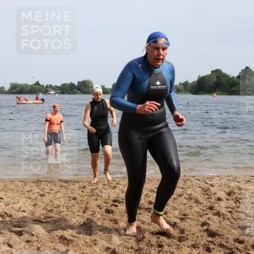 15.06.2025 - 27. Vierlanden-Triathlon Lena Gebhardt http://msf.ph/oto/8021740 15.06.2025 10:19:05 Schwimmen 478, 498, 543, 558 meine-sportfotos.de
