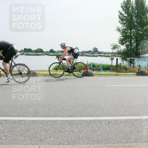 15.06.2025 - 27. Vierlanden-Triathlon H.Heesch http://msf.ph/oto/8021744 15.06.2025 09:54:20 Radfahren 30, 64, 94, 248 meine-sportfotos.de