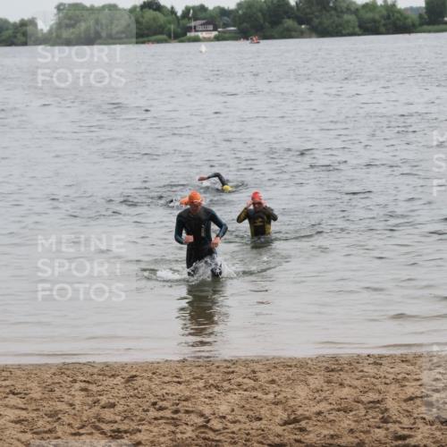 21.06.2025 - 27. Vierlanden-Triathlon MichiJ http://msf.ph/oto/8021747 15.06.2026 10:52:07 Schwimmen 693 meine-sportfotos.de