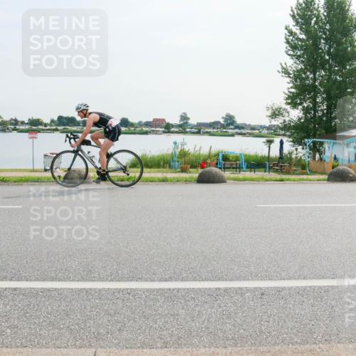 15.06.2025 - 27. Vierlanden-Triathlon H.Heesch http://msf.ph/oto/8021749 15.06.2025 09:54:20 Radfahren 30, 64, 94, 248 meine-sportfotos.de