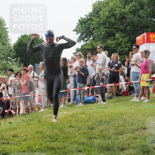 15.06.2025 - 27. Vierlanden-Triathlon KatJ http://msf.ph/oto/8021755 15.06.2025 10:53:52 Schwimmen 650, 726 meine-sportfotos.de