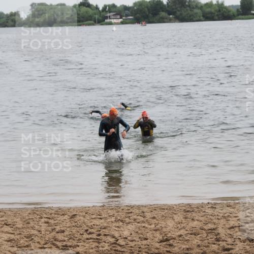 21.06.2025 - 27. Vierlanden-Triathlon MichiJ http://msf.ph/oto/8021757 15.06.2026 10:52:07 Schwimmen 693 meine-sportfotos.de