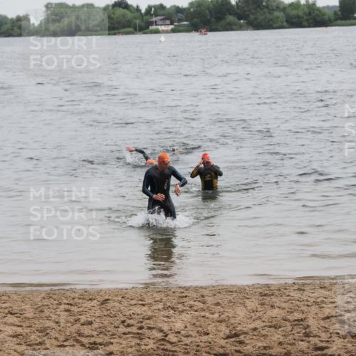 21.06.2025 - 27. Vierlanden-Triathlon MichiJ http://msf.ph/oto/8021766 15.06.2026 10:52:07 Schwimmen 693 meine-sportfotos.de