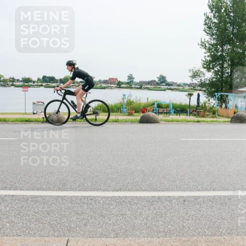 15.06.2025 - 27. Vierlanden-Triathlon H.Heesch http://msf.ph/oto/8021768 15.06.2025 10:27:30 Radfahren 165, 176, 492, 522, 549, 628 meine-sportfotos.de