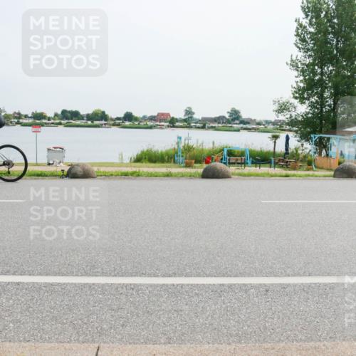 15.06.2025 - 27. Vierlanden-Triathlon H.Heesch http://msf.ph/oto/8021786 15.06.2025 10:27:30 Radfahren 165, 176, 492, 522, 549, 628 meine-sportfotos.de