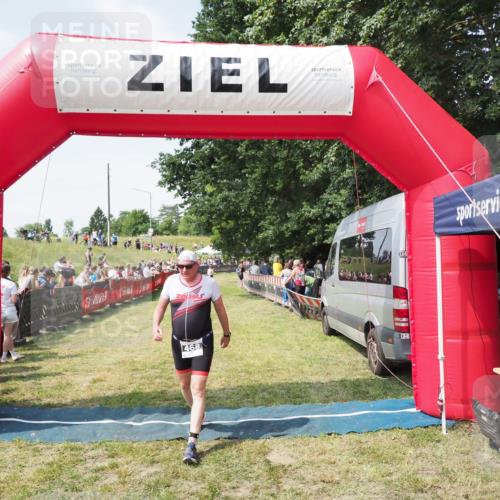 21.06.2025 - 27. Vierlanden-Triathlon MichiJ http://msf.ph/oto/8021787 15.06.2026 11:36:58 Ziel 468, 555 meine-sportfotos.de