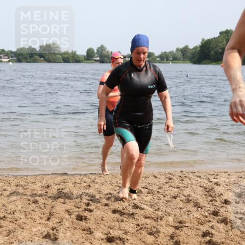 15.06.2025 - 27. Vierlanden-Triathlon Lena Gebhardt http://msf.ph/oto/8021791 15.06.2025 10:19:08 Schwimmen 474, 478, 498, 543, 558 meine-sportfotos.de