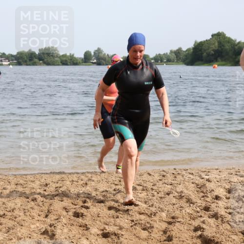 15.06.2025 - 27. Vierlanden-Triathlon Lena Gebhardt http://msf.ph/oto/8021799 15.06.2025 10:19:08 Schwimmen 474, 478, 498, 543, 558 meine-sportfotos.de
