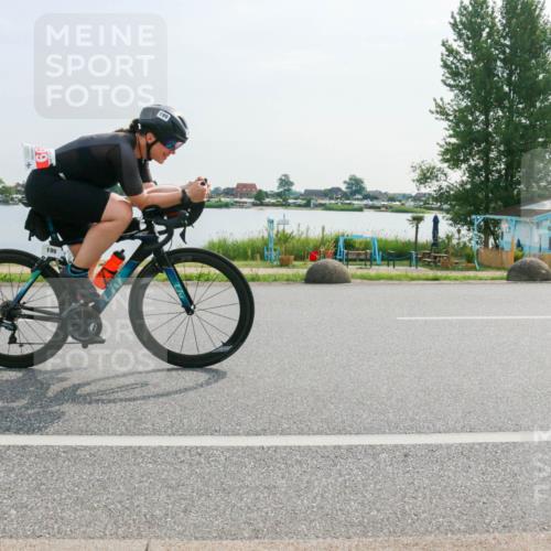 15.06.2025 - 27. Vierlanden-Triathlon H.Heesch http://msf.ph/oto/8021804 15.06.2025 09:54:31 Radfahren 43, 49, 122, 199 meine-sportfotos.de