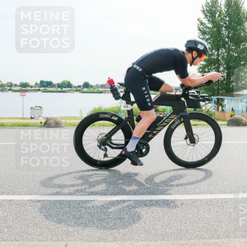15.06.2025 - 27. Vierlanden-Triathlon H.Heesch http://msf.ph/oto/8021818 15.06.2025 09:54:42 Radfahren 137, 213 meine-sportfotos.de