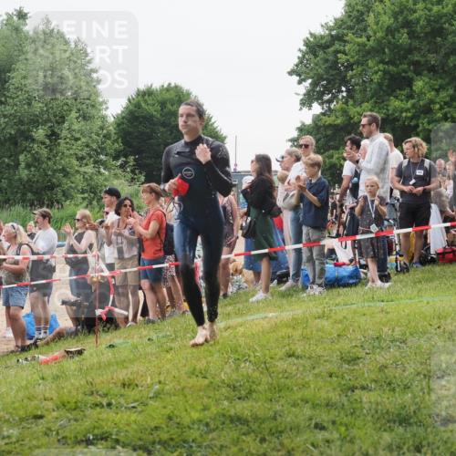15.06.2025 - 27. Vierlanden-Triathlon KatJ http://msf.ph/oto/8021821 15.06.2025 10:53:56 Schwimmen 650, 726, 757 meine-sportfotos.de