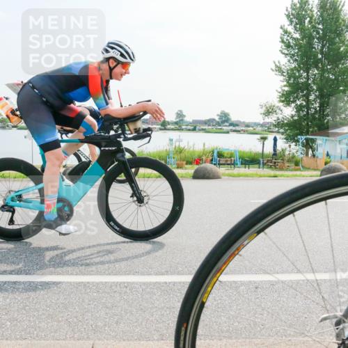 15.06.2025 - 27. Vierlanden-Triathlon H.Heesch http://msf.ph/oto/8021827 15.06.2025 09:54:45 Radfahren 137, 159, 213 meine-sportfotos.de