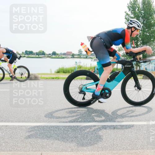 15.06.2025 - 27. Vierlanden-Triathlon H.Heesch http://msf.ph/oto/8021833 15.06.2025 09:54:45 Radfahren 137, 159, 213 meine-sportfotos.de