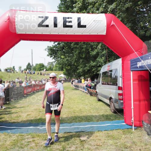 21.06.2025 - 27. Vierlanden-Triathlon MichiJ http://msf.ph/oto/8021835 15.06.2026 11:36:59 Ziel 468, 555 meine-sportfotos.de