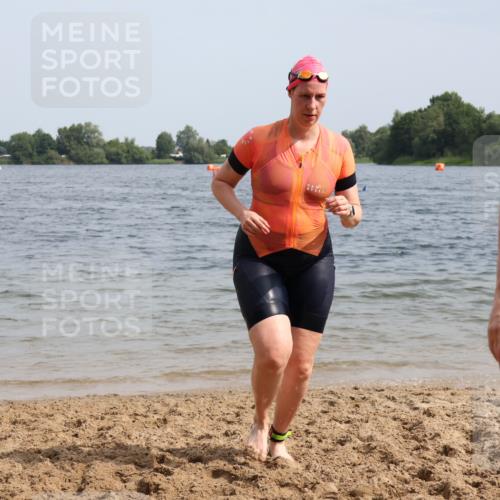 15.06.2025 - 27. Vierlanden-Triathlon Lena Gebhardt http://msf.ph/oto/8021868 15.06.2025 10:19:10 Schwimmen 474, 478, 498, 543, 558 meine-sportfotos.de