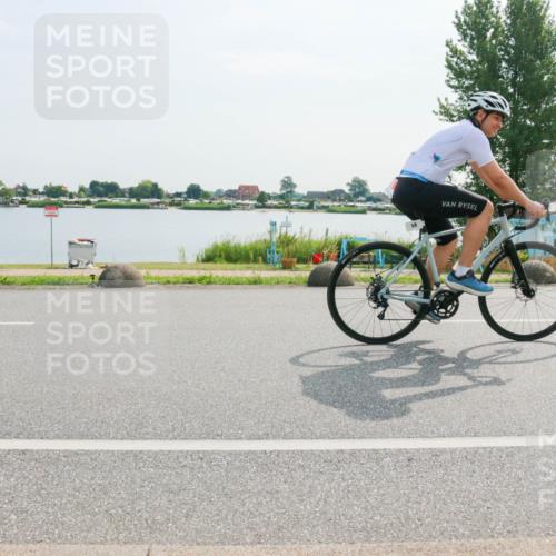 15.06.2025 - 27. Vierlanden-Triathlon H.Heesch http://msf.ph/oto/8021878 15.06.2025 09:55:44 Radfahren 2, 5, 58, 237 meine-sportfotos.de