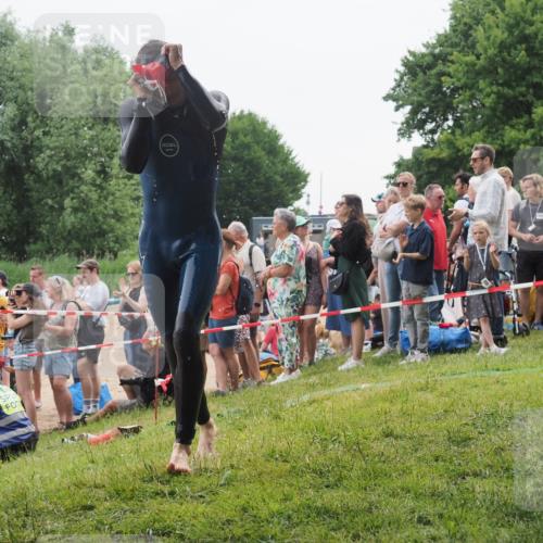 15.06.2025 - 27. Vierlanden-Triathlon KatJ http://msf.ph/oto/8021883 15.06.2025 10:53:57 Schwimmen 650, 726, 757 meine-sportfotos.de