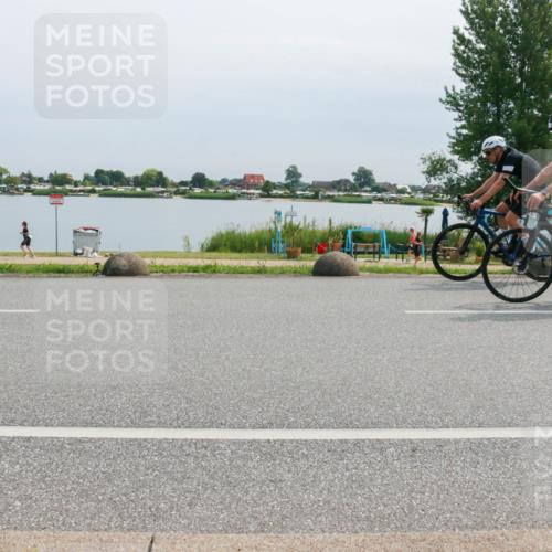 15.06.2025 - 27. Vierlanden-Triathlon H.Heesch http://msf.ph/oto/8021921 15.06.2025 11:16:53 Radfahren 857, 874 meine-sportfotos.de
