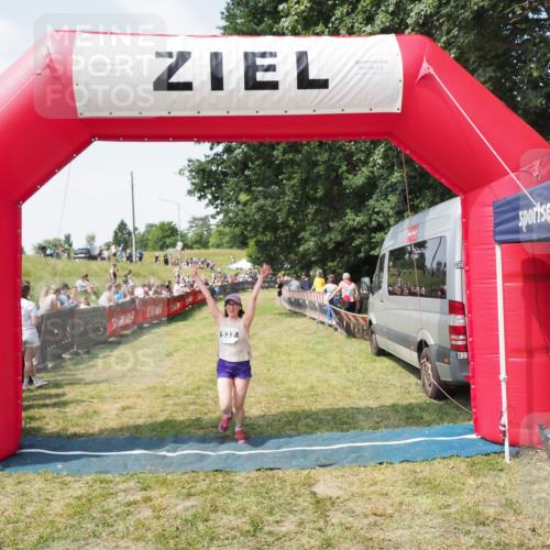21.06.2025 - 27. Vierlanden-Triathlon MichiJ http://msf.ph/oto/8021931 15.06.2026 11:37:06 Ziel 537 meine-sportfotos.de