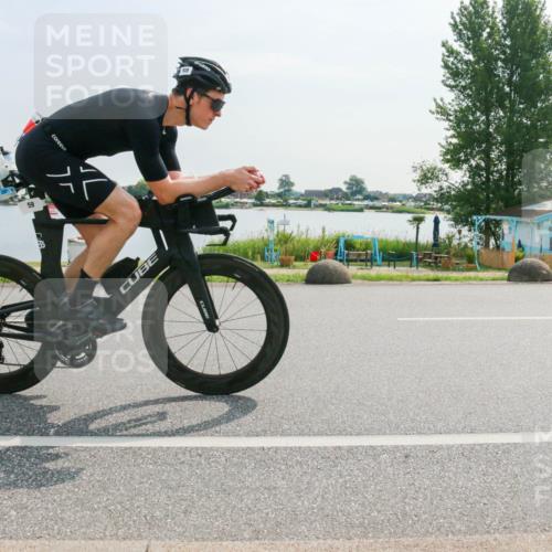 15.06.2025 - 27. Vierlanden-Triathlon H.Heesch http://msf.ph/oto/8021936 15.06.2025 09:56:11 Radfahren 11, 59, 191, 250 meine-sportfotos.de