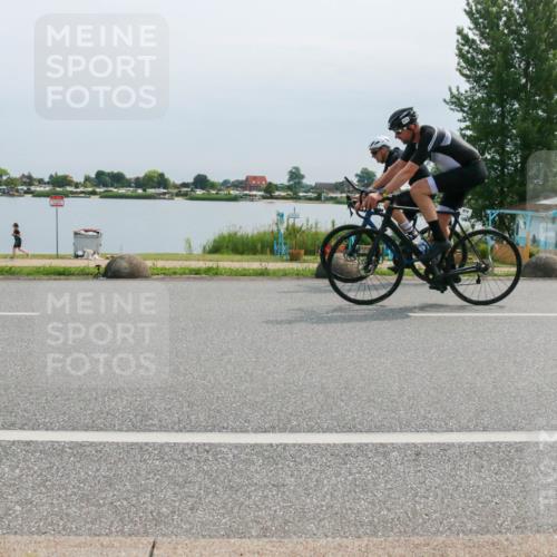 15.06.2025 - 27. Vierlanden-Triathlon H.Heesch http://msf.ph/oto/8021938 15.06.2025 11:16:54 Radfahren 857, 874 meine-sportfotos.de