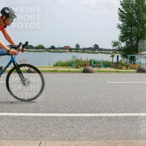 21.06.2025 - 27. Vierlanden-Triathlon H.Heesch http://msf.ph/oto/8021948 15.06.2025 12:05:43 Radfahren 251 meine-sportfotos.de