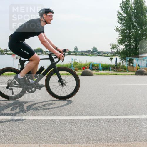 15.06.2025 - 27. Vierlanden-Triathlon H.Heesch http://msf.ph/oto/8021953 15.06.2025 09:56:17 Radfahren 9, 45, 77 meine-sportfotos.de