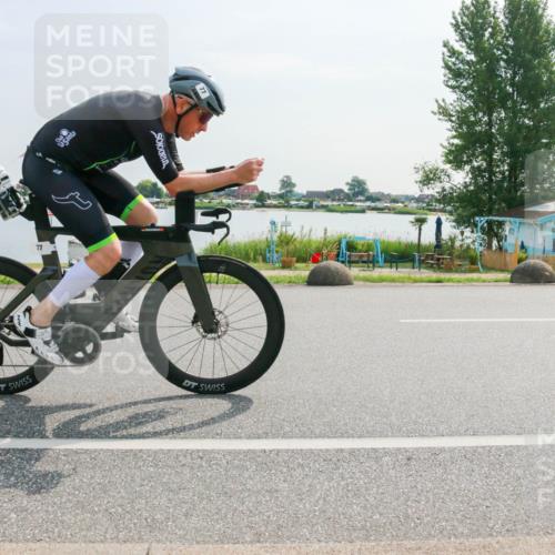15.06.2025 - 27. Vierlanden-Triathlon H.Heesch http://msf.ph/oto/8021962 15.06.2025 09:56:18 Radfahren 9, 45, 77, 132 meine-sportfotos.de