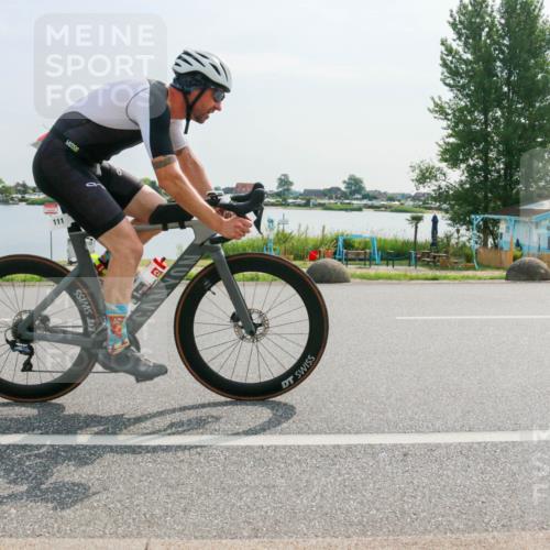 15.06.2025 - 27. Vierlanden-Triathlon H.Heesch http://msf.ph/oto/8021980 15.06.2025 09:56:23 Radfahren 111, 132 meine-sportfotos.de