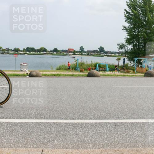 21.06.2025 - 27. Vierlanden-Triathlon H.Heesch http://msf.ph/oto/8021991 15.06.2025 12:05:54 Radfahren 945 meine-sportfotos.de