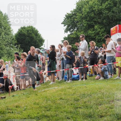 15.06.2025 - 27. Vierlanden-Triathlon KatJ http://msf.ph/oto/8021999 15.06.2025 10:54:37 Schwimmen 695, 715, 749 meine-sportfotos.de