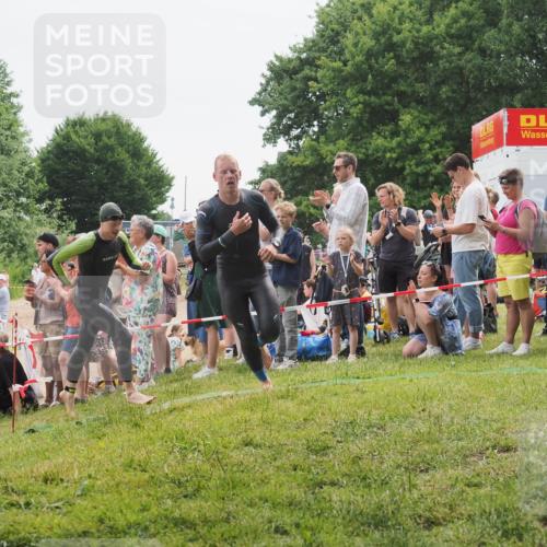 15.06.2025 - 27. Vierlanden-Triathlon KatJ http://msf.ph/oto/8022020 15.06.2025 10:54:38 Schwimmen 695, 715, 749 meine-sportfotos.de