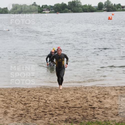 21.06.2025 - 27. Vierlanden-Triathlon MichiJ http://msf.ph/oto/8022022 15.06.2026 10:52:16 Schwimmen 652, 693, 759 meine-sportfotos.de