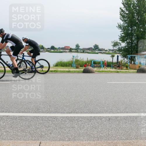 15.06.2025 - 27. Vierlanden-Triathlon H.Heesch http://msf.ph/oto/8022027 15.06.2025 11:16:54 Radfahren 857, 874 meine-sportfotos.de