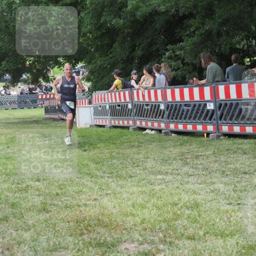 21.06.2025 - 27. Vierlanden-Triathlon KatJ http://msf.ph/oto/8022032 15.06.2025 13:21:20 Ziel 810 meine-sportfotos.de