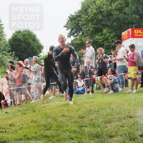 15.06.2025 - 27. Vierlanden-Triathlon KatJ http://msf.ph/oto/8022035 15.06.2025 10:54:38 Schwimmen 695, 715, 749 meine-sportfotos.de
