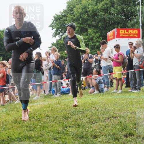 15.06.2025 - 27. Vierlanden-Triathlon KatJ http://msf.ph/oto/8022084 15.06.2025 10:54:39 Schwimmen 695, 715, 749 meine-sportfotos.de