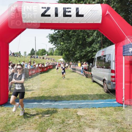 21.06.2025 - 27. Vierlanden-Triathlon MichiJ http://msf.ph/oto/8022085 15.06.2026 11:37:28 Ziel 586 meine-sportfotos.de