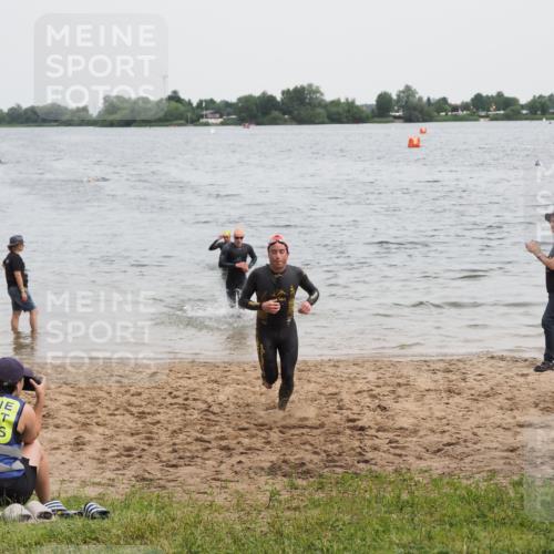 21.06.2025 - 27. Vierlanden-Triathlon MichiJ http://msf.ph/oto/8022089 15.06.2026 10:52:17 Schwimmen 652, 693, 759 meine-sportfotos.de