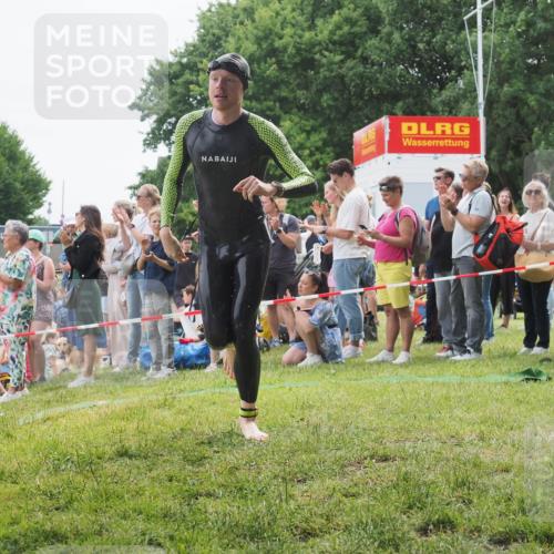 15.06.2025 - 27. Vierlanden-Triathlon KatJ http://msf.ph/oto/8022096 15.06.2025 10:54:40 Schwimmen 695, 713, 715, 749 meine-sportfotos.de