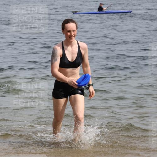 15.06.2025 - 27. Vierlanden-Triathlon Lena Gebhardt http://msf.ph/oto/8022104 15.06.2025 10:19:40 Schwimmen 503, 539, 578, 603 meine-sportfotos.de