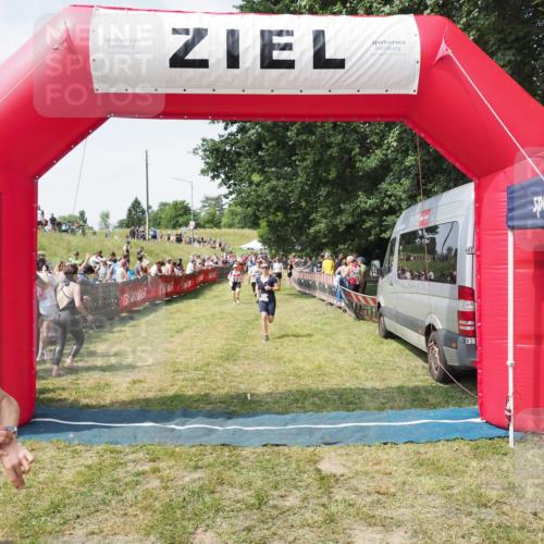 21.06.2025 - 27. Vierlanden-Triathlon MichiJ http://msf.ph/oto/8022105 15.06.2026 11:37:29 Ziel 586, 611 meine-sportfotos.de